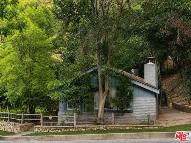1 Bed Home for Sale in Sherman Oaks, California