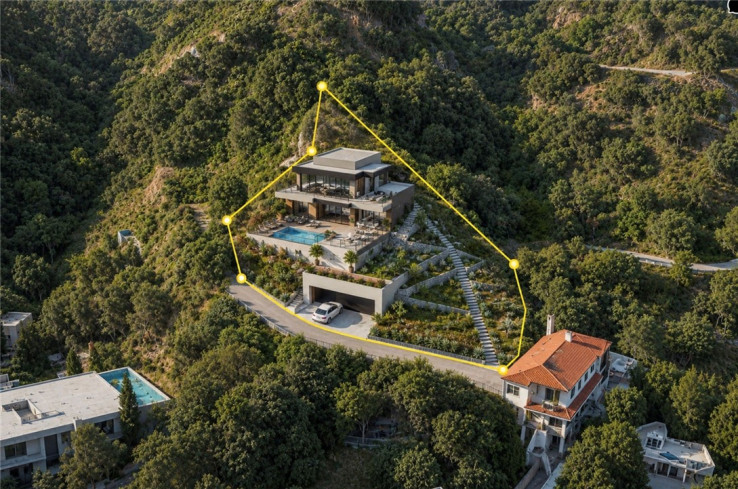 Land in Hollywood Hills