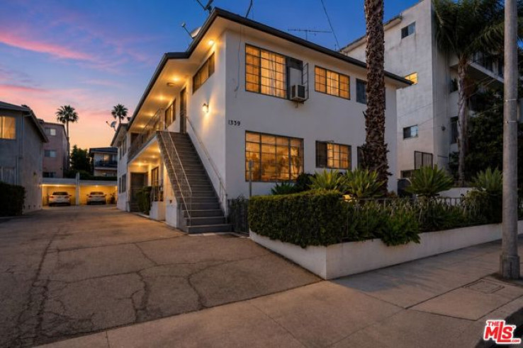 Residential Income in Hollywood