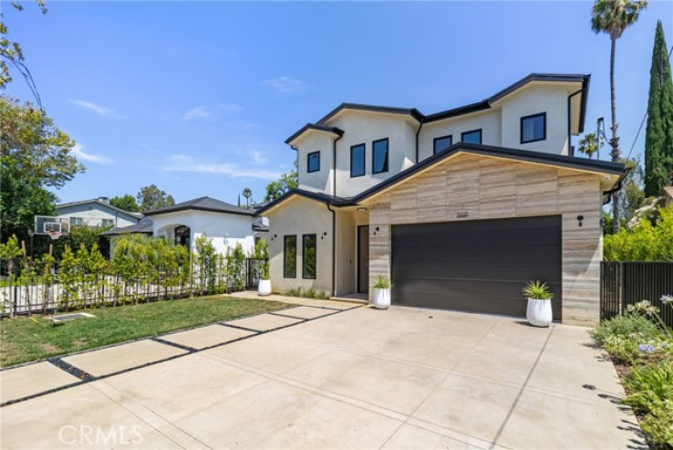 Residential Home in Encino