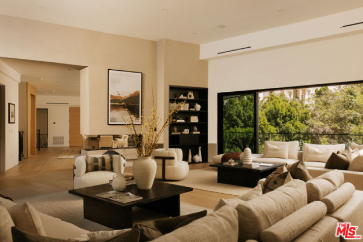 5 Bed Home for Sale in Los Angeles, California