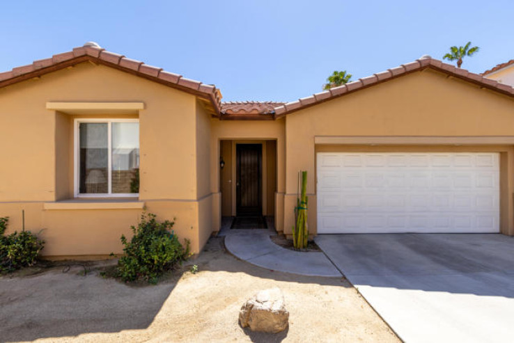 Residential Home in North Palm Desert