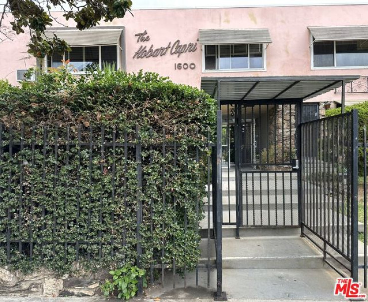Residential Home in Hollywood
