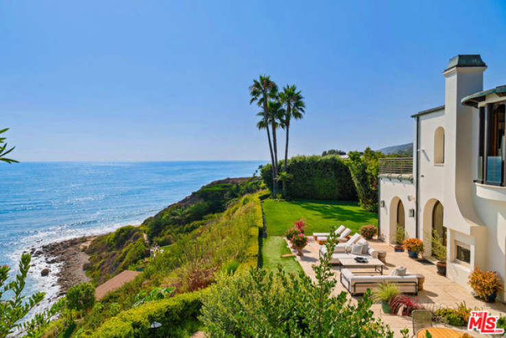 Residential Home in Malibu Beach