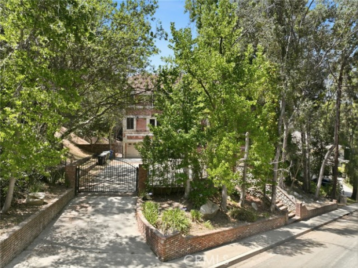 6 Bed Home for Sale in Studio City, California