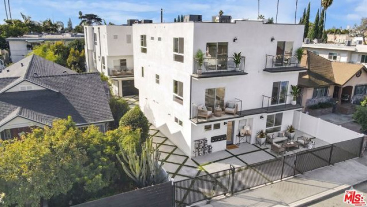 Residential Income in Hollywood