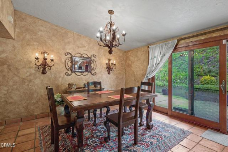 Residential Home in Thousand Oaks East