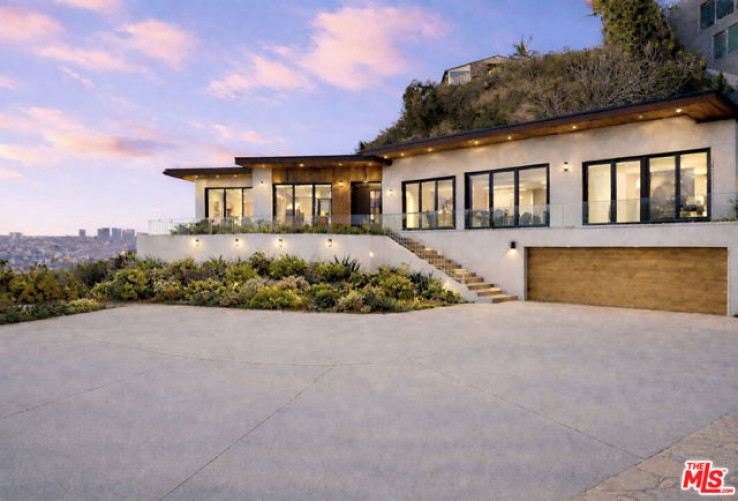 6 Bed Home for Sale in Los Angeles, California