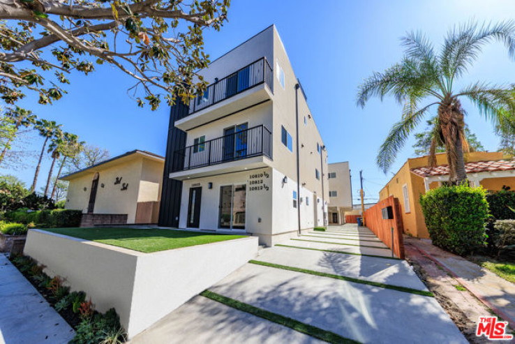 Residential Income in North Hollywood