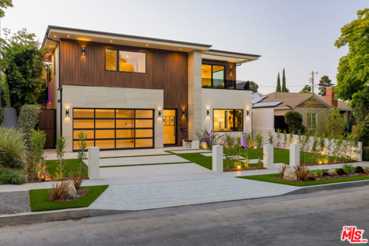 Residential Home in Palms - Mar Vista