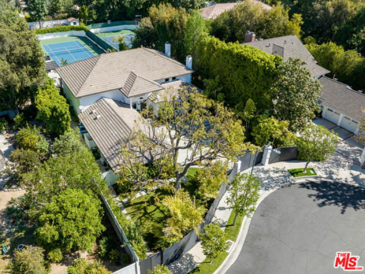 6 Bed Home for Sale in Encino, California