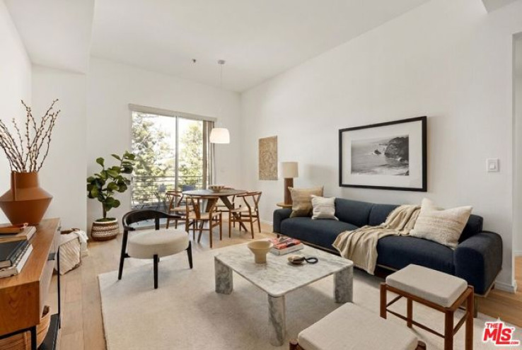1 Bed Home for Sale in Studio City, California