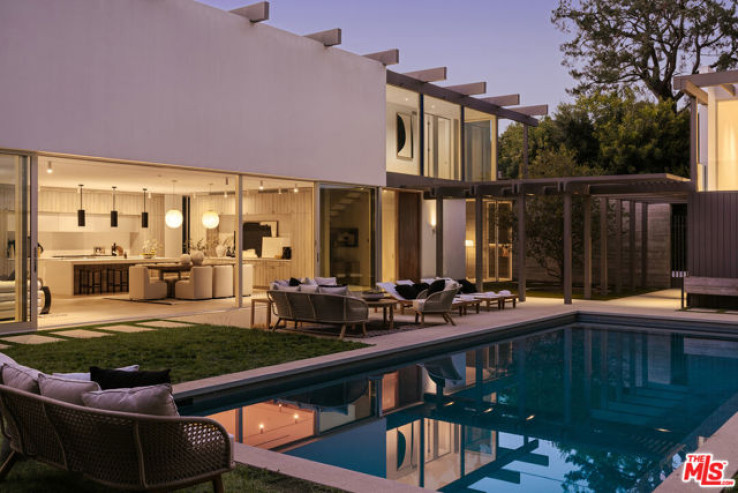 5 Bed Home for Sale in Los Angeles, California