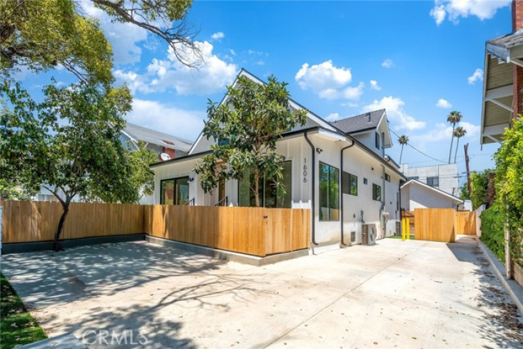 Residential Home in Hollywood