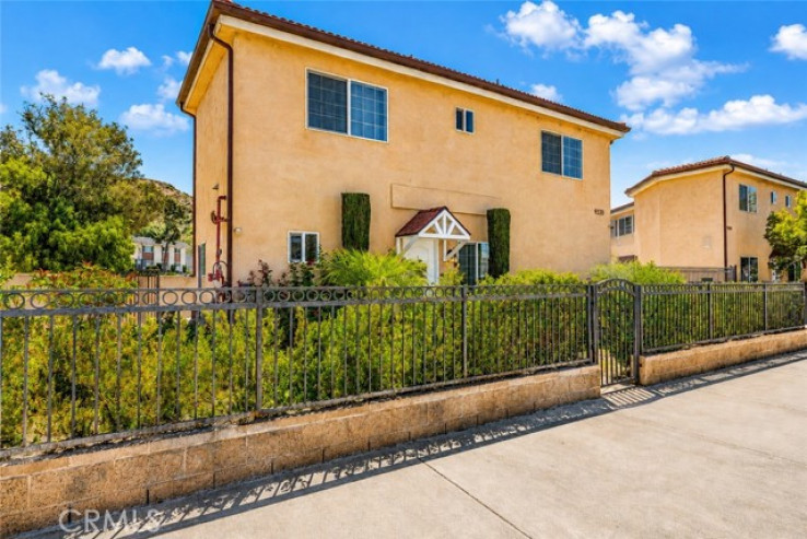 3 Bed Home for Sale in Sun Valley, California