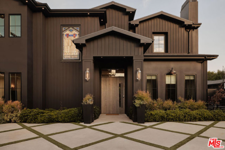 6 Bed Home for Sale in Encino, California