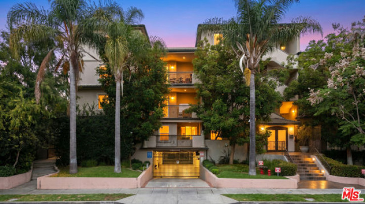 Residential Home in West Hollywood Vicinity