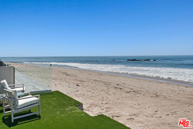 Residential Home in Malibu Beach