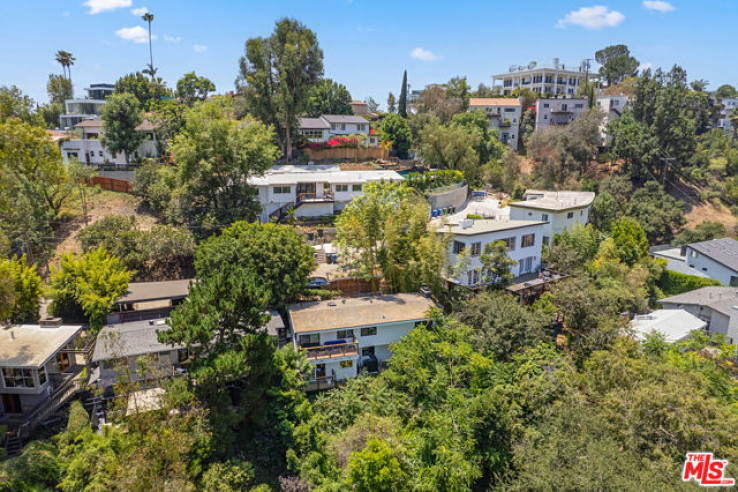 Residential Home in Hollywood Hills East
