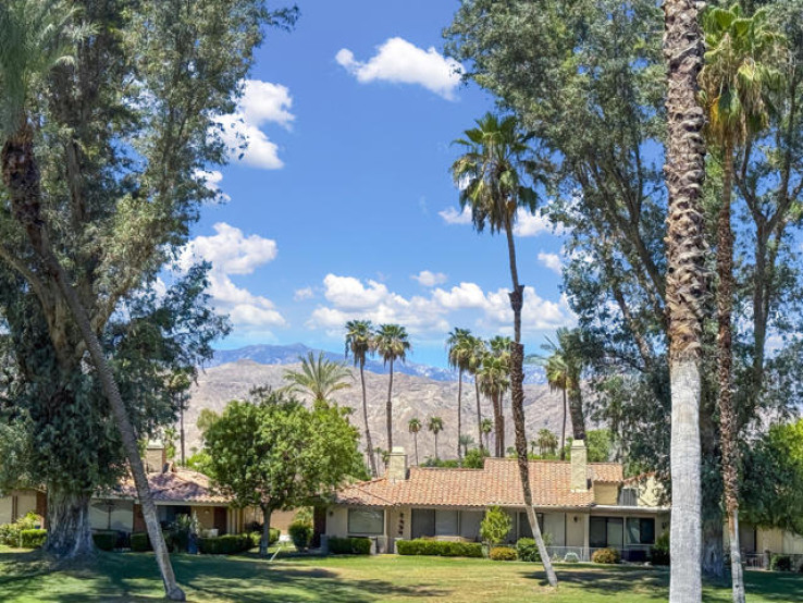 Residential Home in North Palm Desert