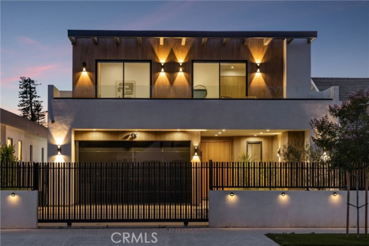 7 Bed Home for Sale in Valley Village, California