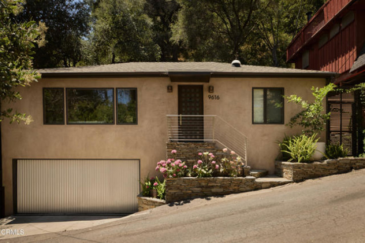 Residential Home in Beverly Hills Post Office