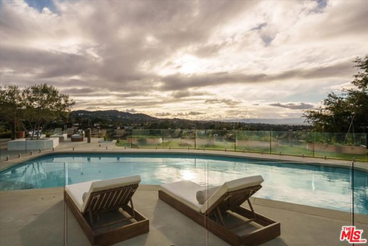 4 Bed Home for Sale in Sherman Oaks, California