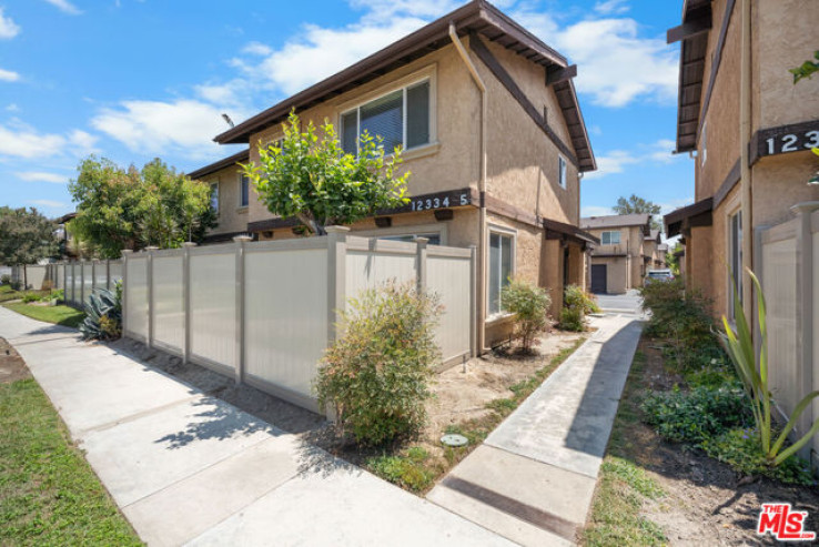 Residential Home in North Hollywood