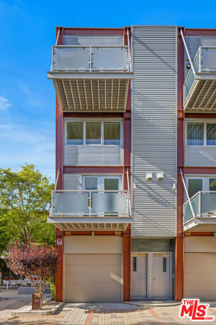 Commercial Lease in Hollywood Hills East