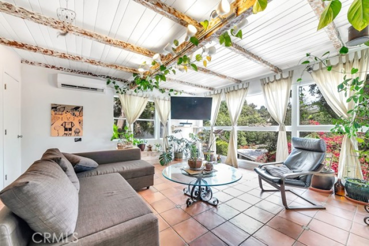 1 Bed Home for Sale in Los Angeles, California