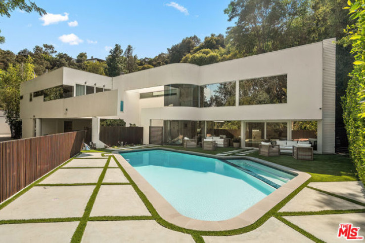 5 Bed Home for Sale in Los Angeles, California