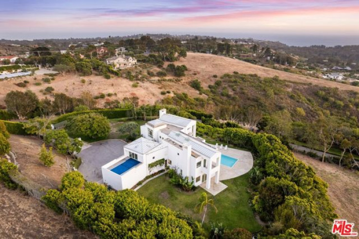 4 Bed Home for Sale in Malibu, California