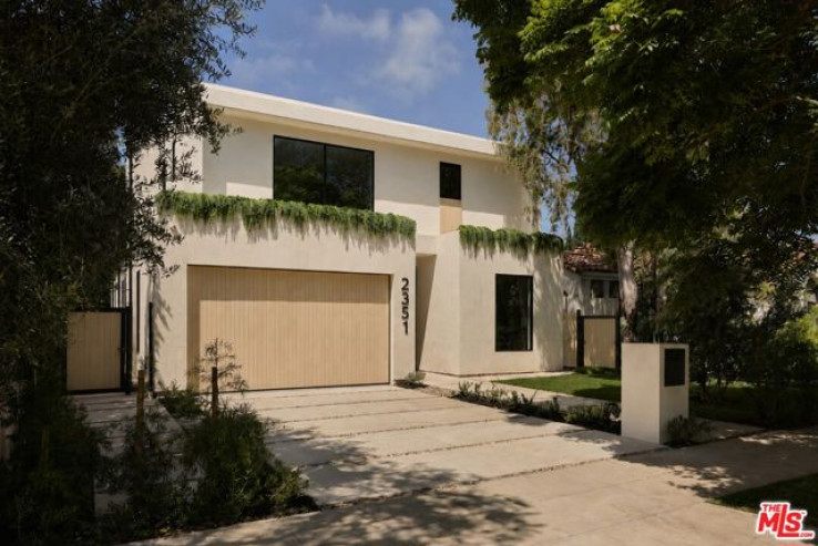 5 Bed Home for Sale in Los Angeles, California