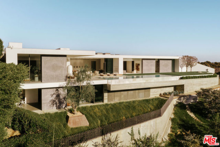 Residential Home in Sunset Strip - Hollywood Hills West