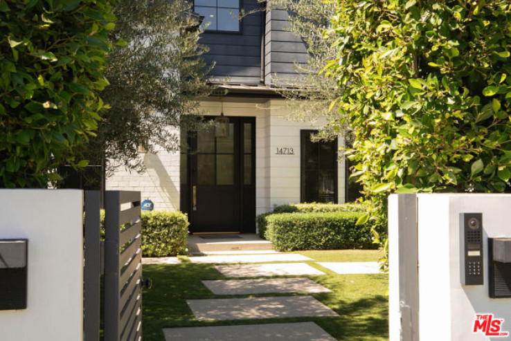Residential Home in Sherman Oaks