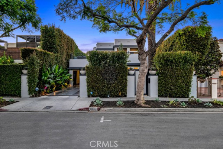 Residential Home in West Hollywood Vicinity