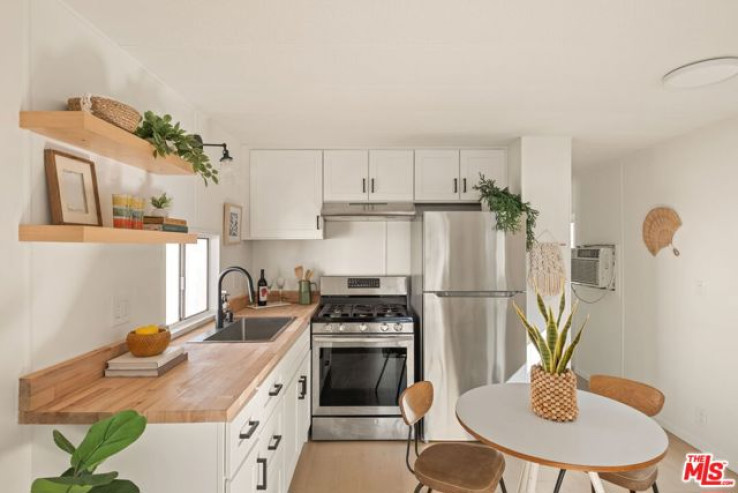 1 Bed Home for Sale in Culver City, California