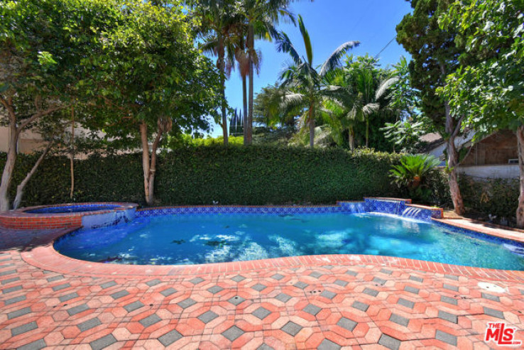 5 Bed Home for Sale in Los Angeles, California
