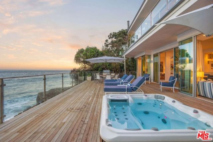 Residential Home in Malibu Beach