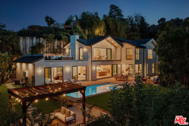 6 Bed Home for Sale in Los Angeles, California