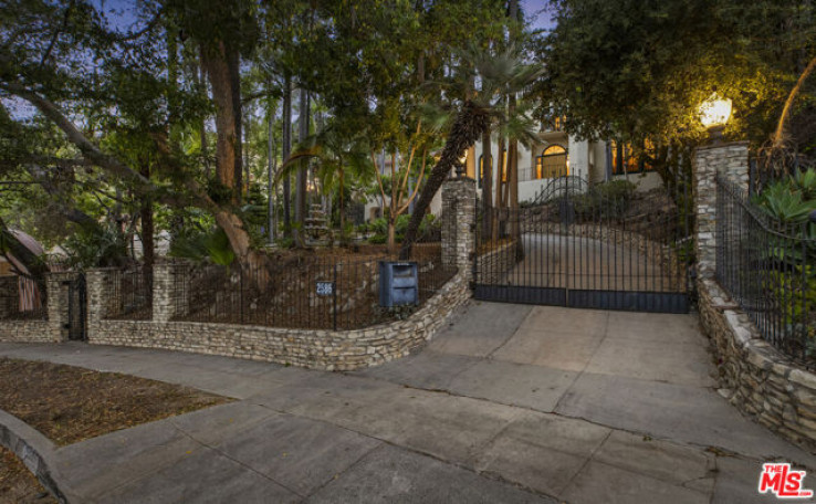 2 Bed Home for Sale in Los Angeles, California