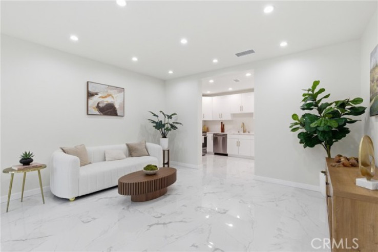 6 Bed Home for Sale in Tujunga, California