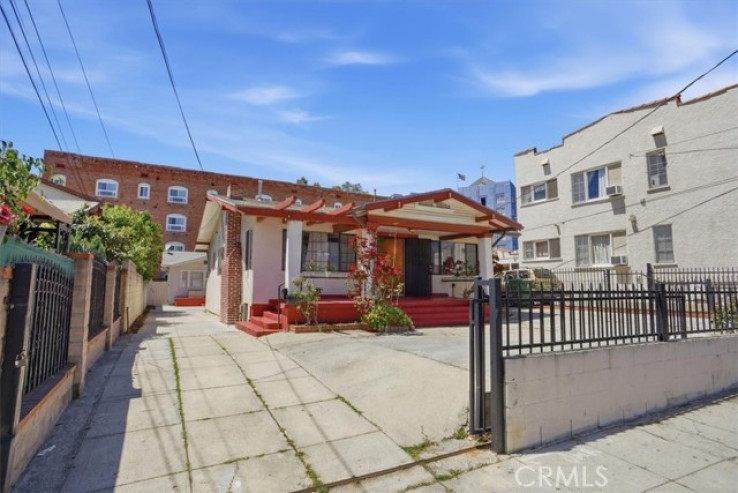 Residential Income in Hollywood