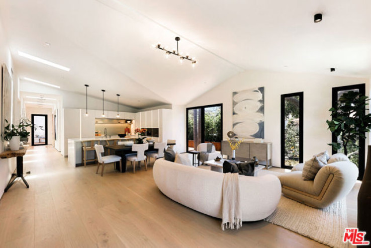 5 Bed Home for Sale in Santa Monica, California