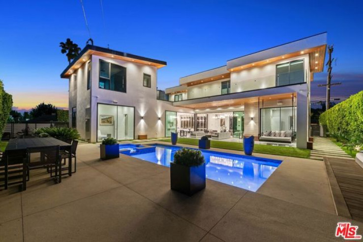 6 Bed Home for Sale in Studio City, California