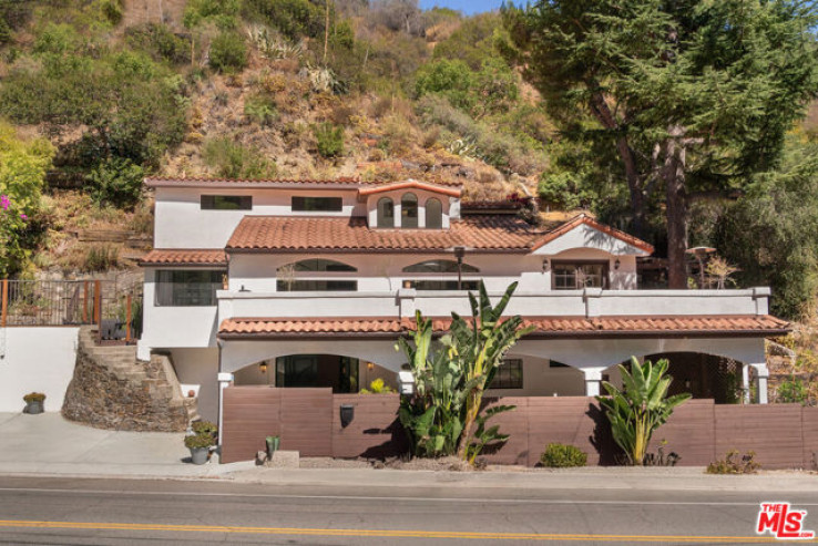 Residential Home in Bel Air - Holmby Hills