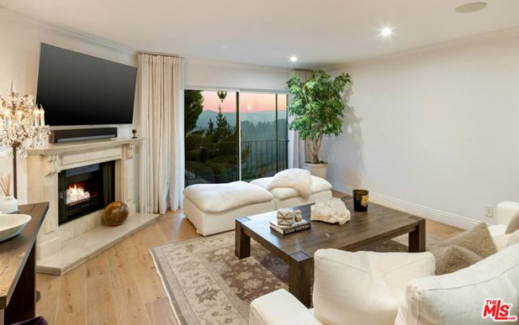 Residential Home in Bel Air - Holmby Hills