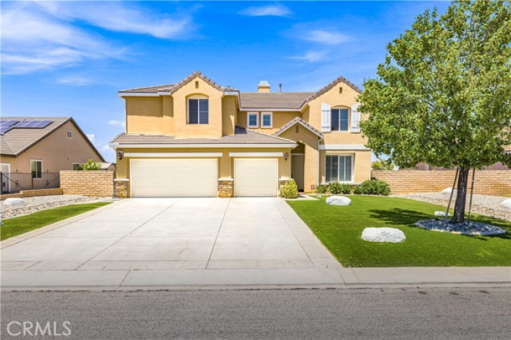 6 Bed Home for Sale in Lancaster, California