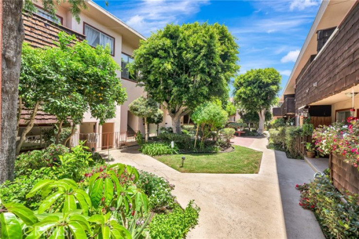 2 Bed Home for Sale in Encino, California