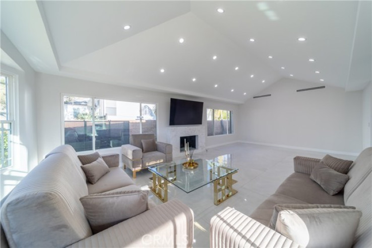 4 Bed Home for Sale in Burbank, California